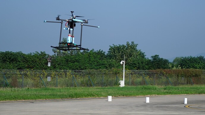 17-参赛无人机飞向目标